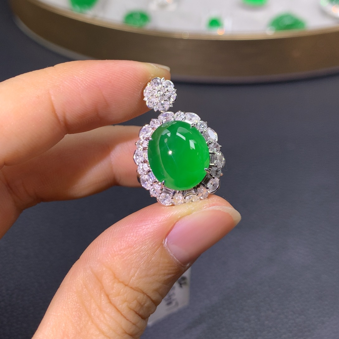 翡翠戒指18K金镶嵌翡翠