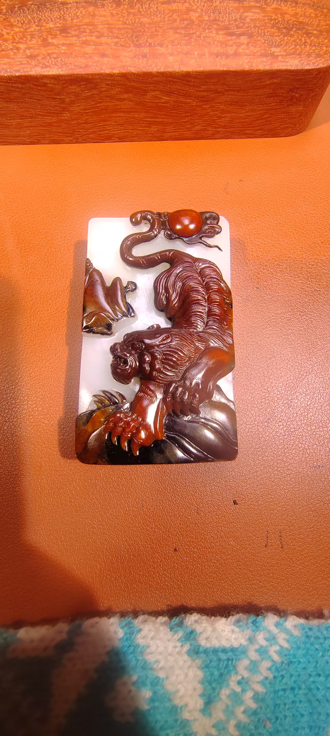 和田玉俏色下山虎