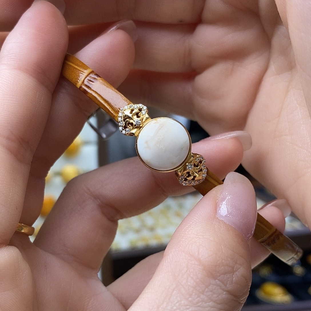 琥珀未镶嵌裸石成品