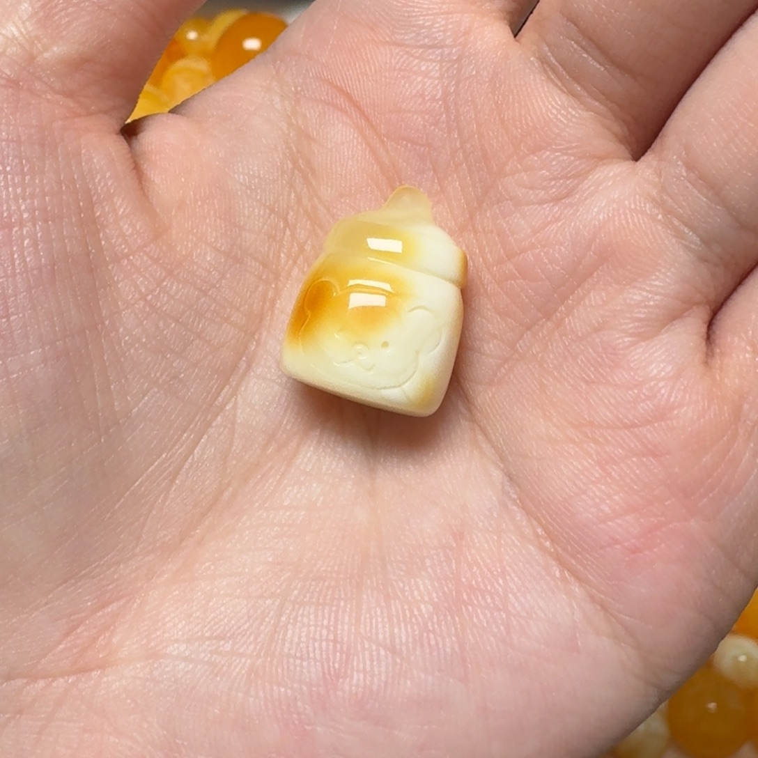 琥珀未镶嵌裸石蜜蜡雕刻件