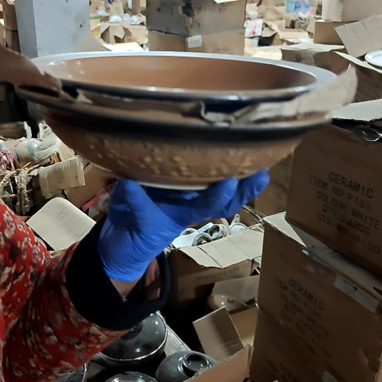 摆件盘子碗茶壶啥都有