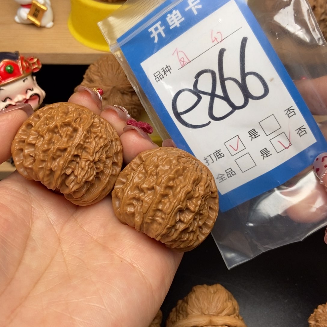 桃核吊坠核桃核桃白狮子