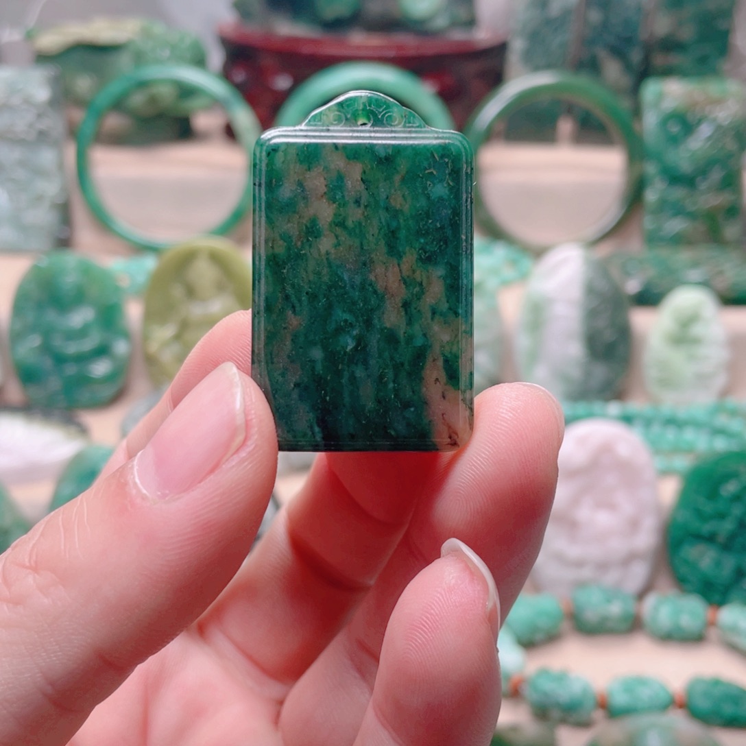 独山玉未镶嵌颈饰