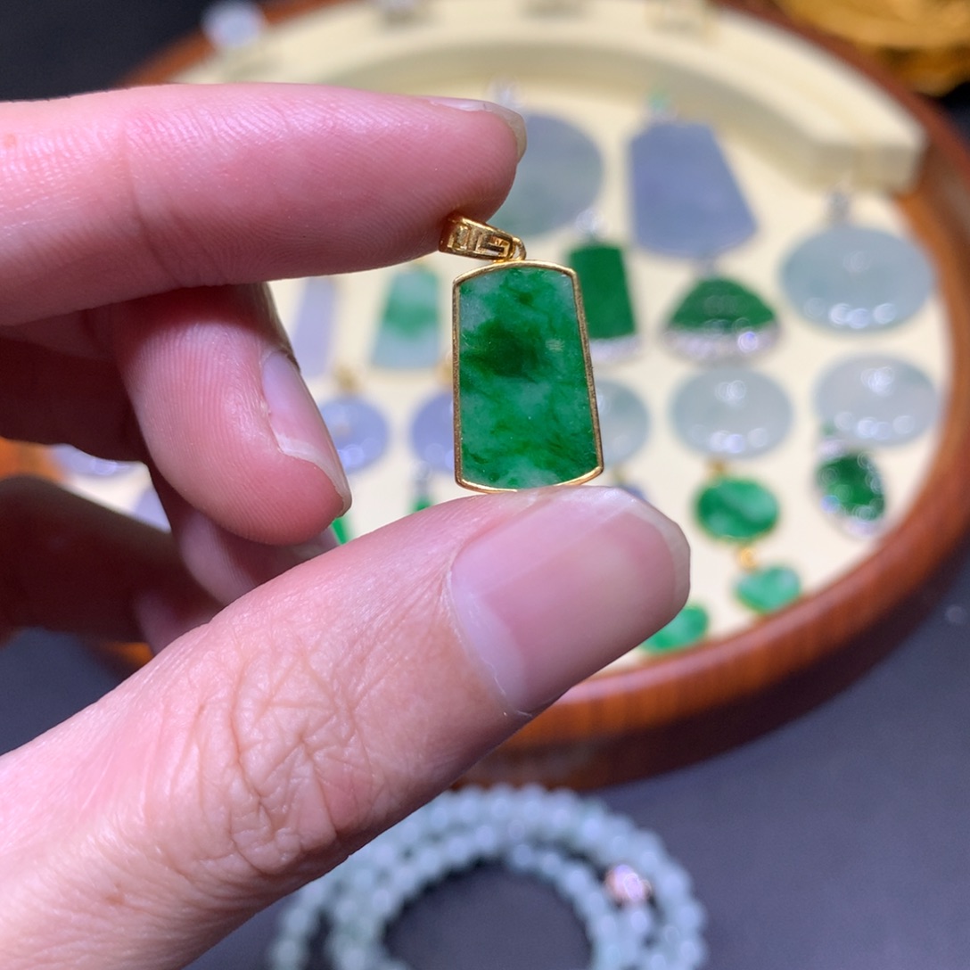 翡翠18K金镶嵌吊坠(不含链)