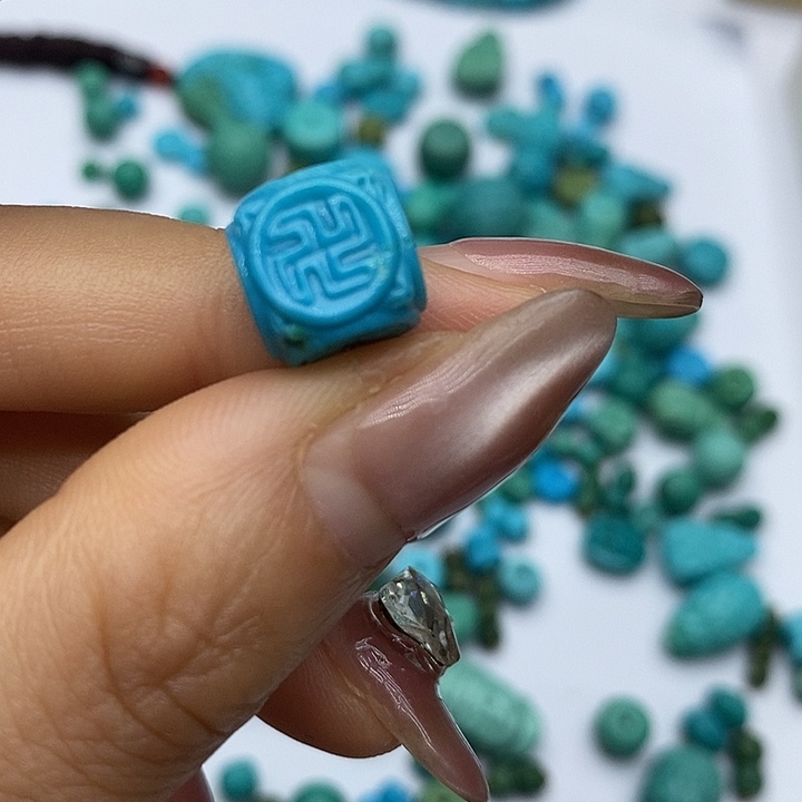 绿松石未镶嵌珠宝奇石