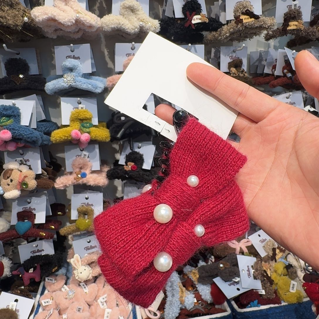 布艺非金属红色毛线珍珠香蕉夹