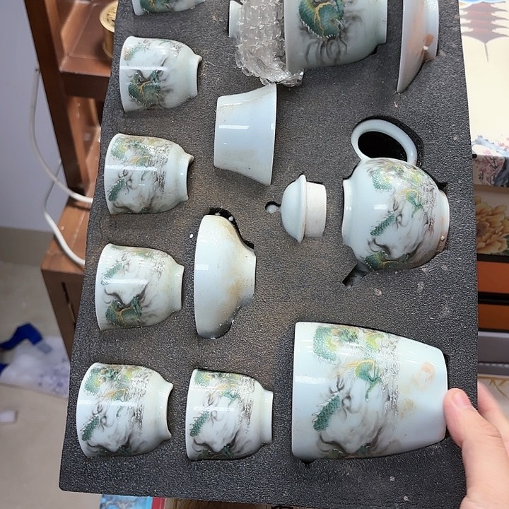 孤品茶具套装等。            