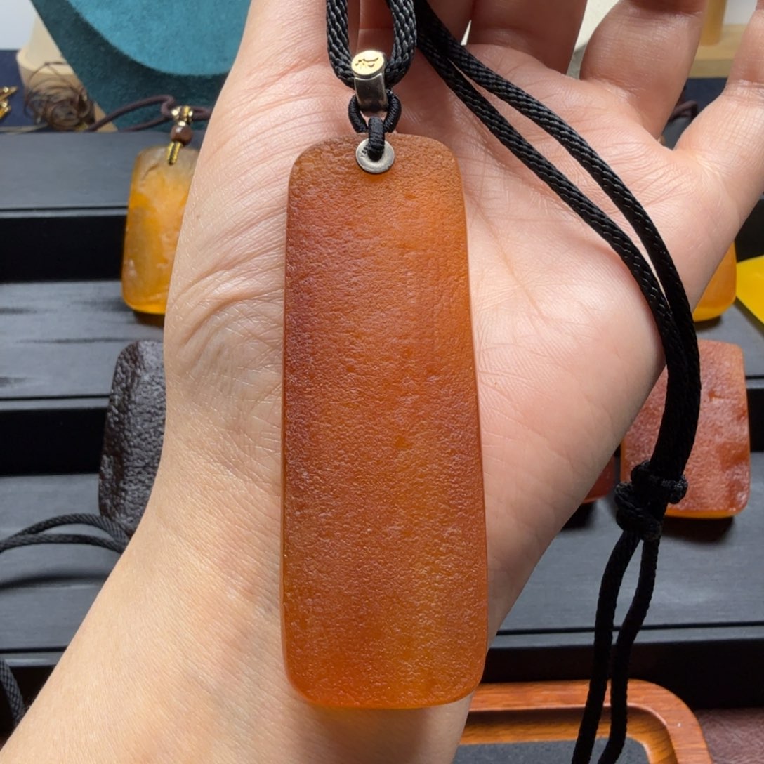 琥珀吊坠(赠链)未镶嵌