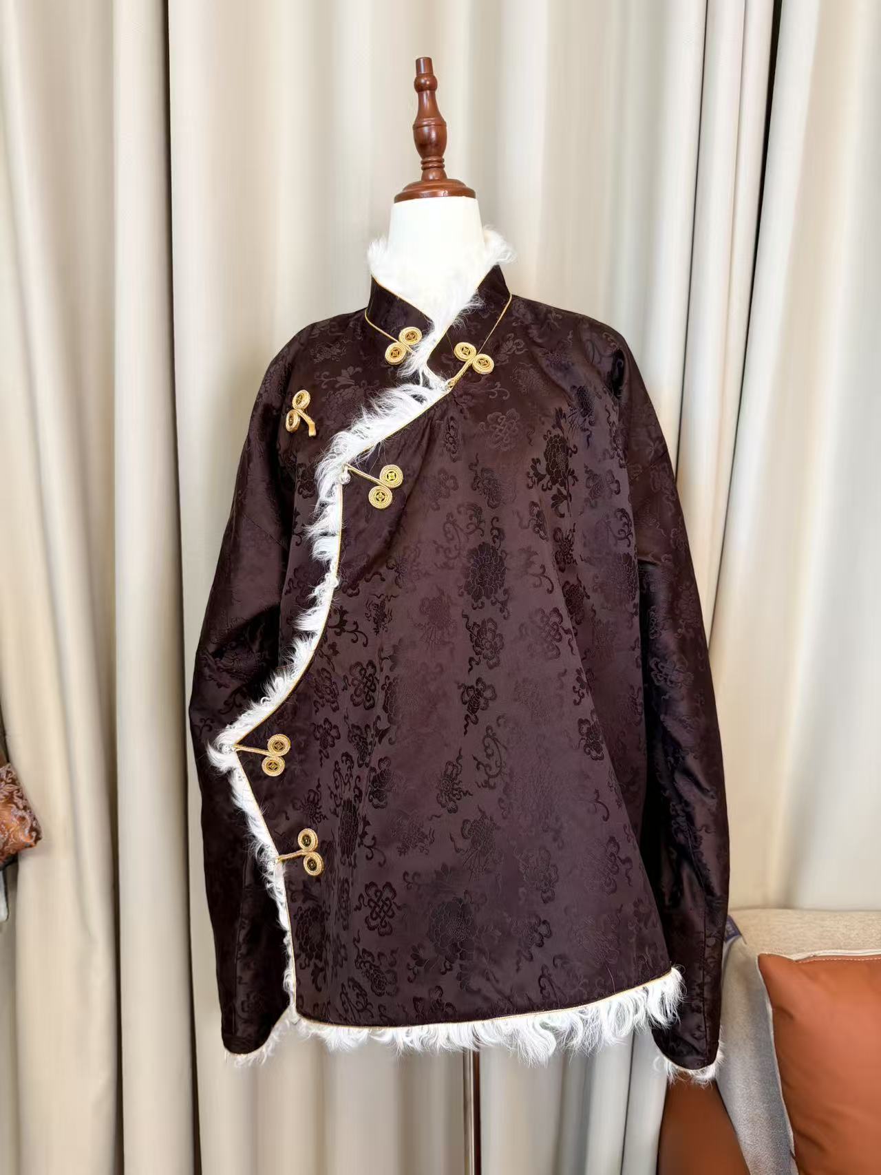 2025加厚落肩袖宽松版型藏式民族风冬季保暖外套