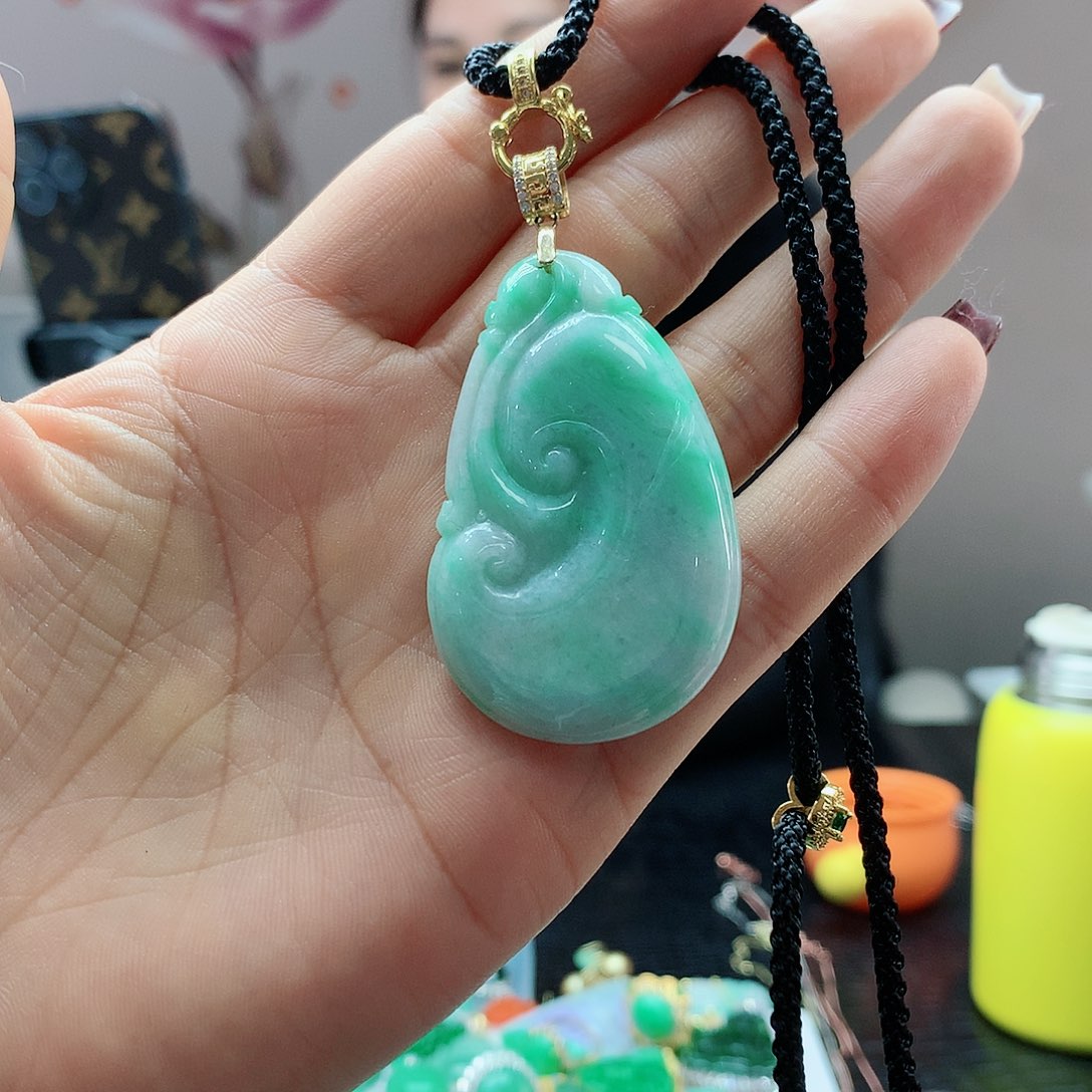 【闪购商品】翡翠吊坠(赠链)合金