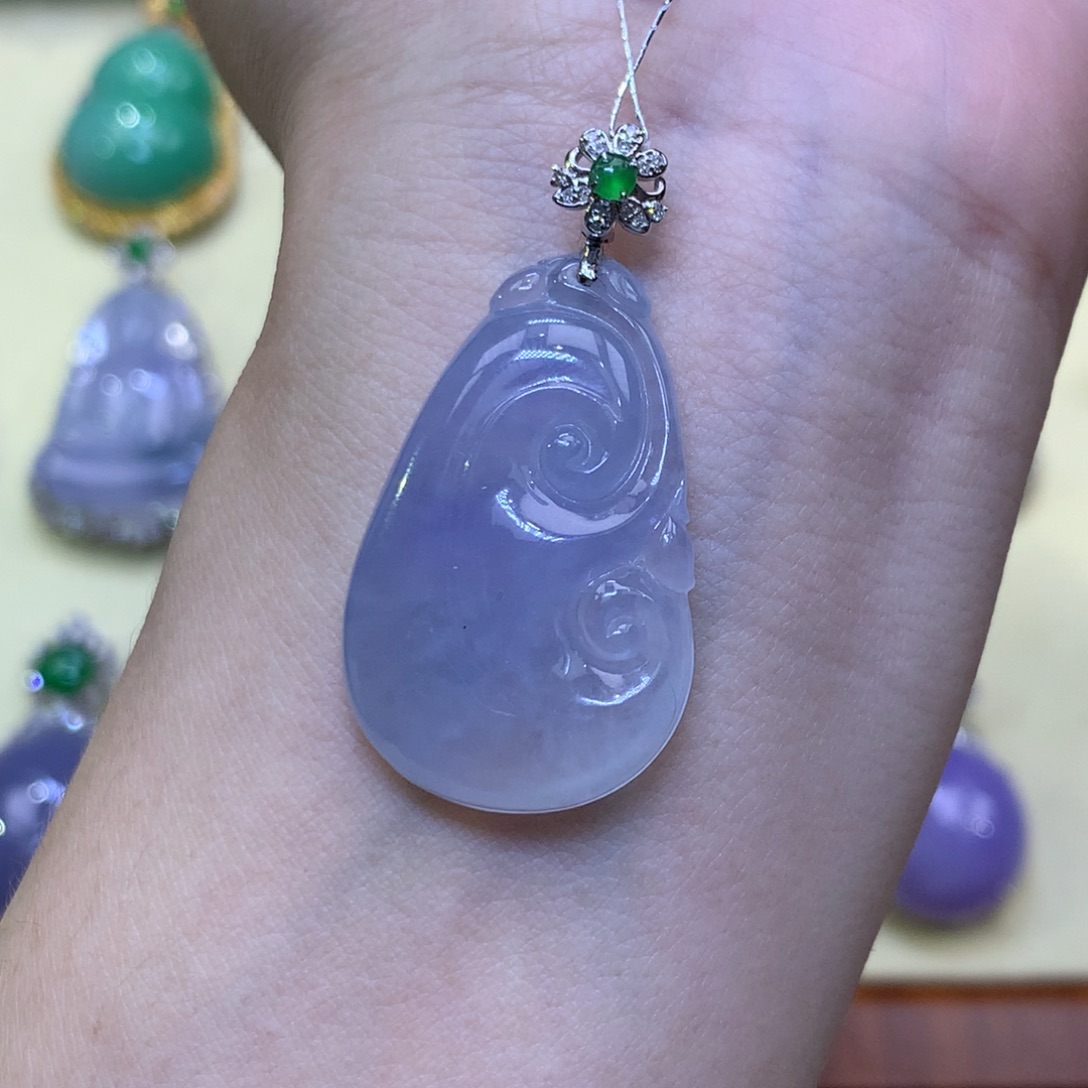 翡翠18K金镶嵌颈饰