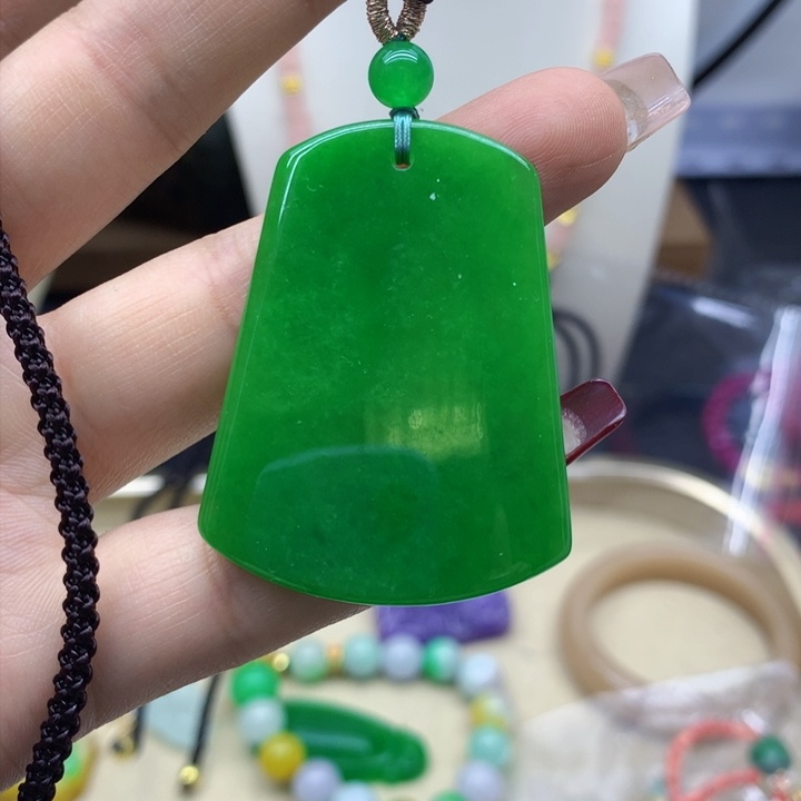 翡翠颈饰未镶嵌吊坠