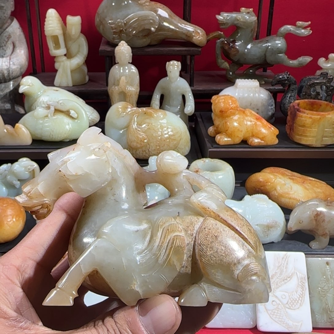 和田玉摆件未镶嵌看****?