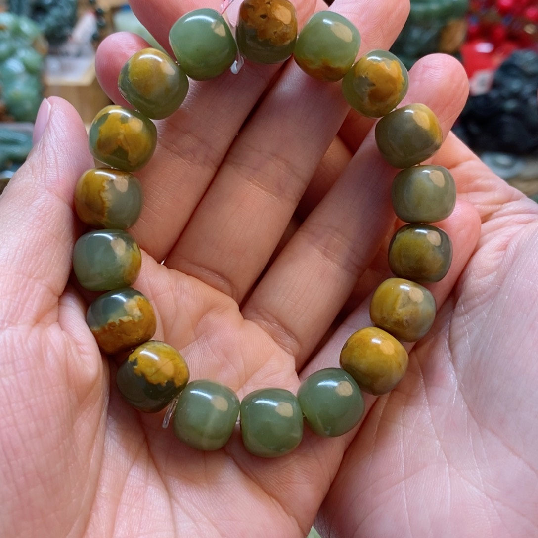 透闪石质玉手串未镶嵌青*末