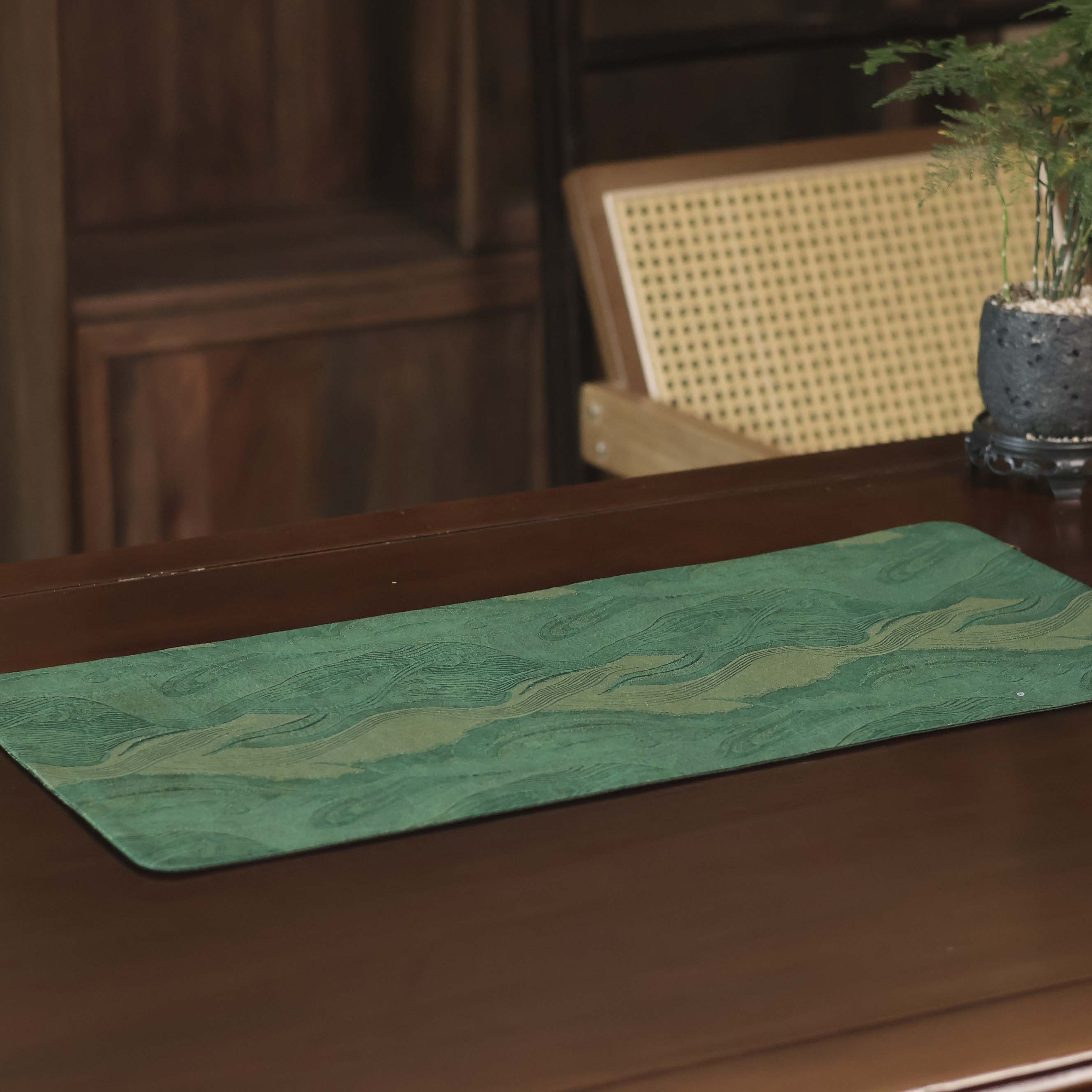 【慢蓝】山海经绿色三拼反面香云纱茶席60*28（慢蓝S1211）