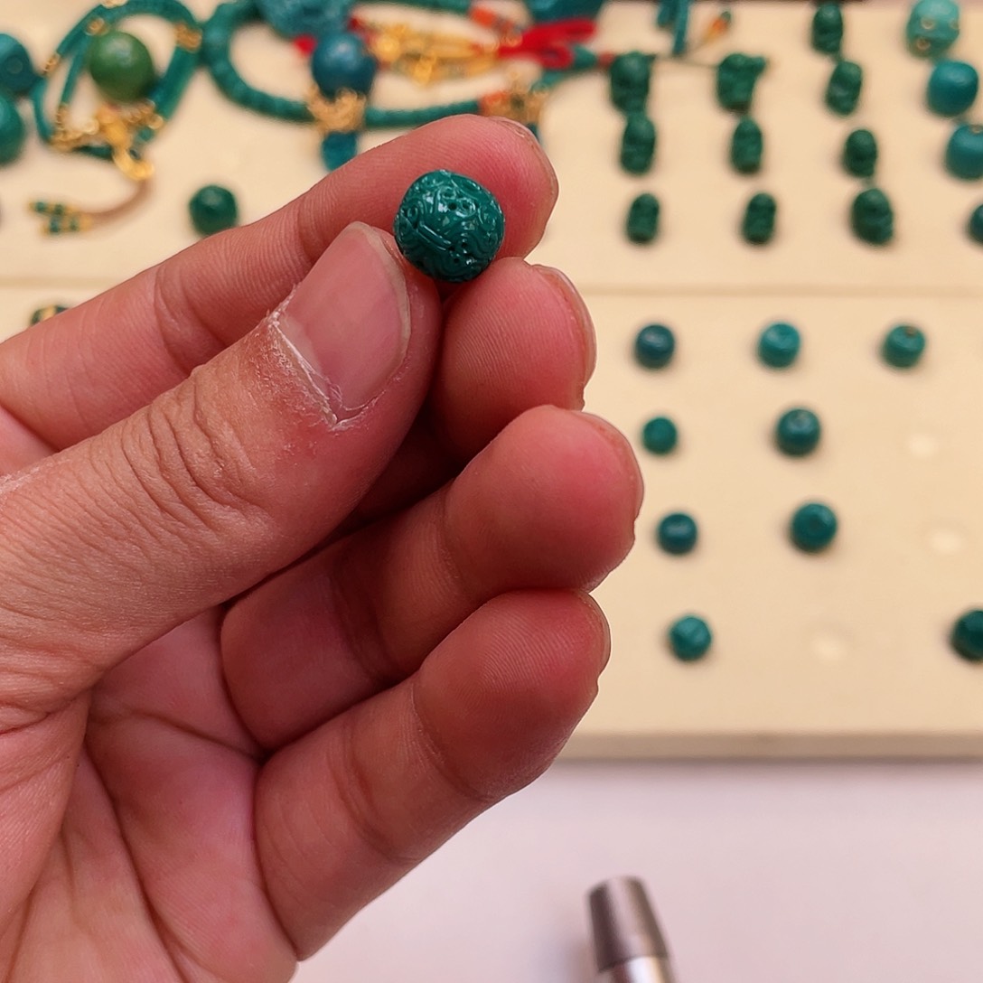 绿松石颈饰未镶嵌