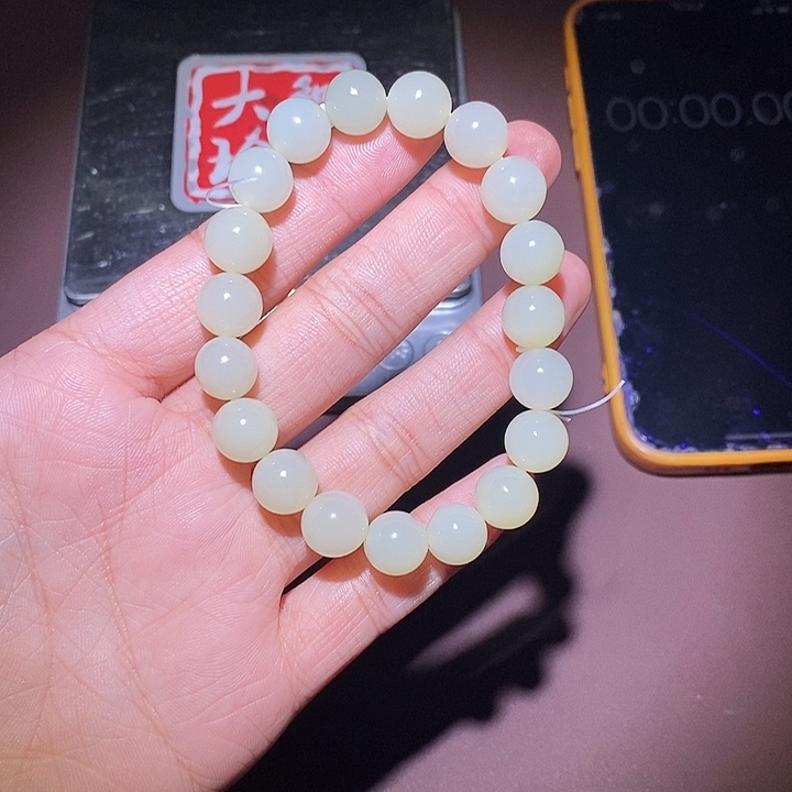 九***画和田玉（糖玉）未镶嵌手链