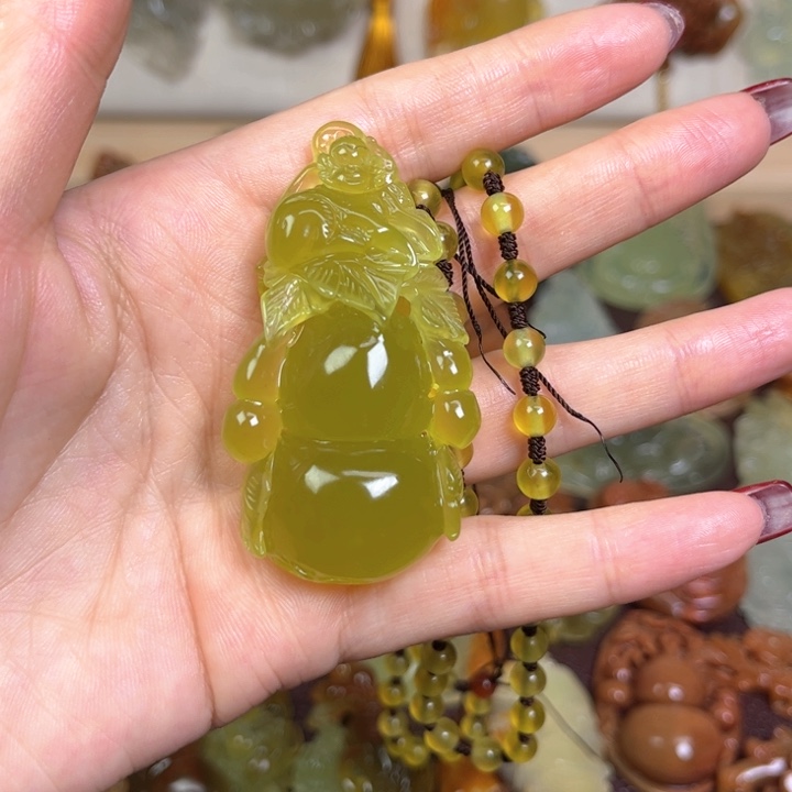 蛇纹石玉颈饰未镶嵌小*莓