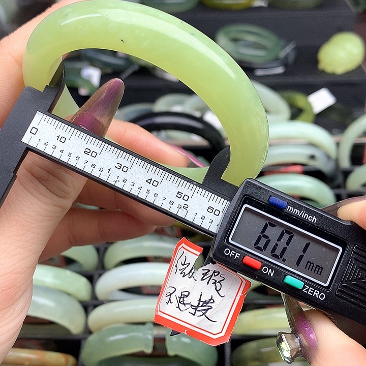 蛇纹石玉手镯未镶嵌612