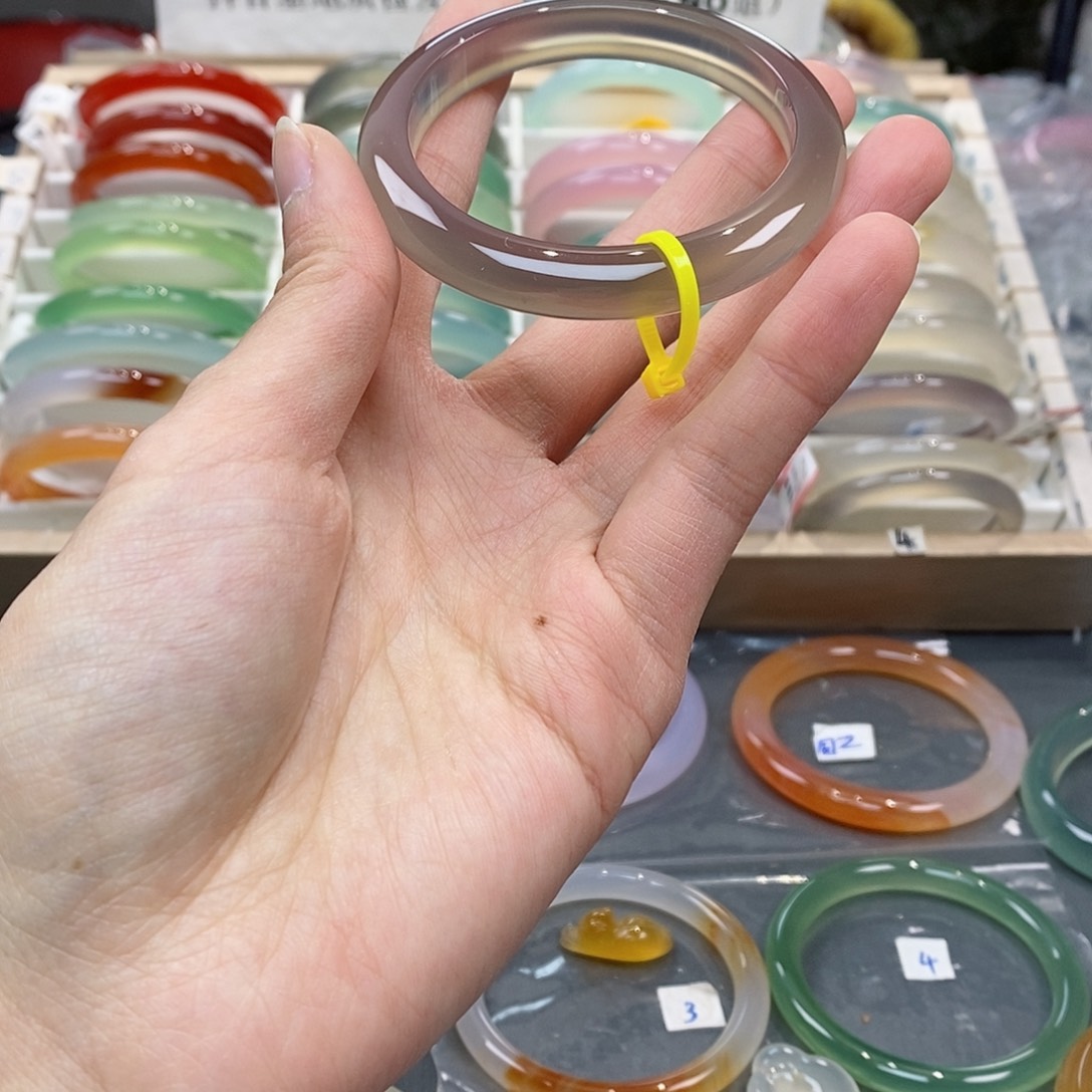 玛瑙/玉髓手镯未镶嵌ᴍ****?