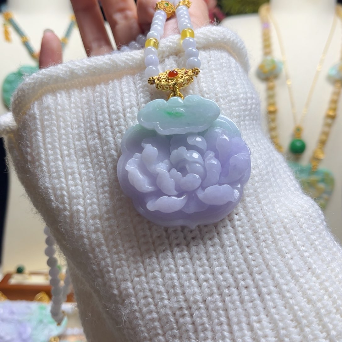 翡翠颈饰未镶嵌牡丹