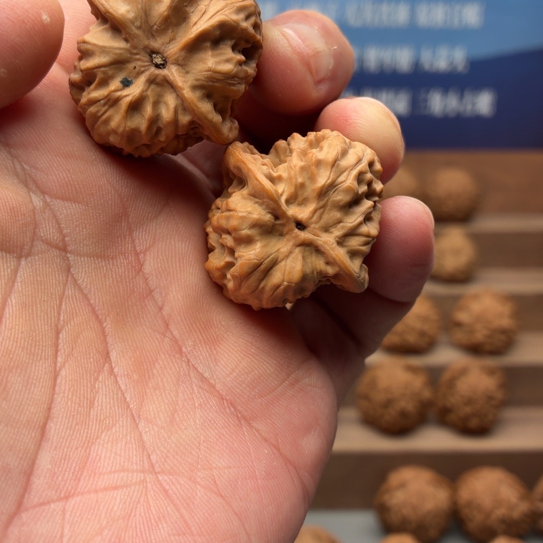 步***道文玩核桃吊坠野狼