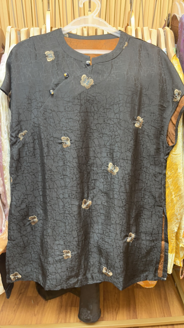 老料龟裂纹刺绣奥黛新中式