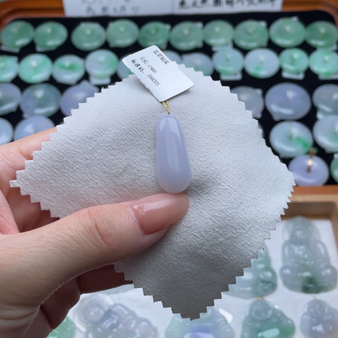 翡翠未镶嵌颈饰福瓜