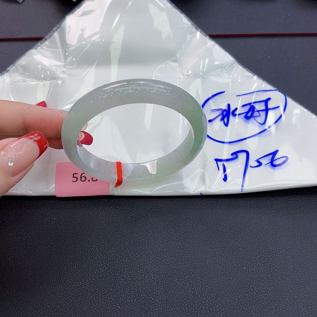 翡翠手镯未镶嵌手镯