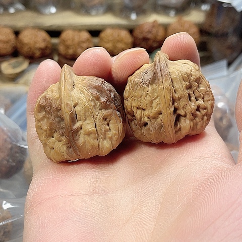 文玩核桃把件赤龙鸡心彩阴36