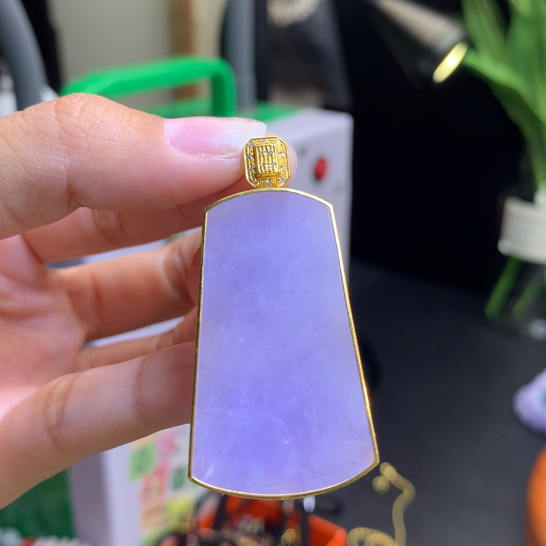 翡翠18K金镶嵌颈饰