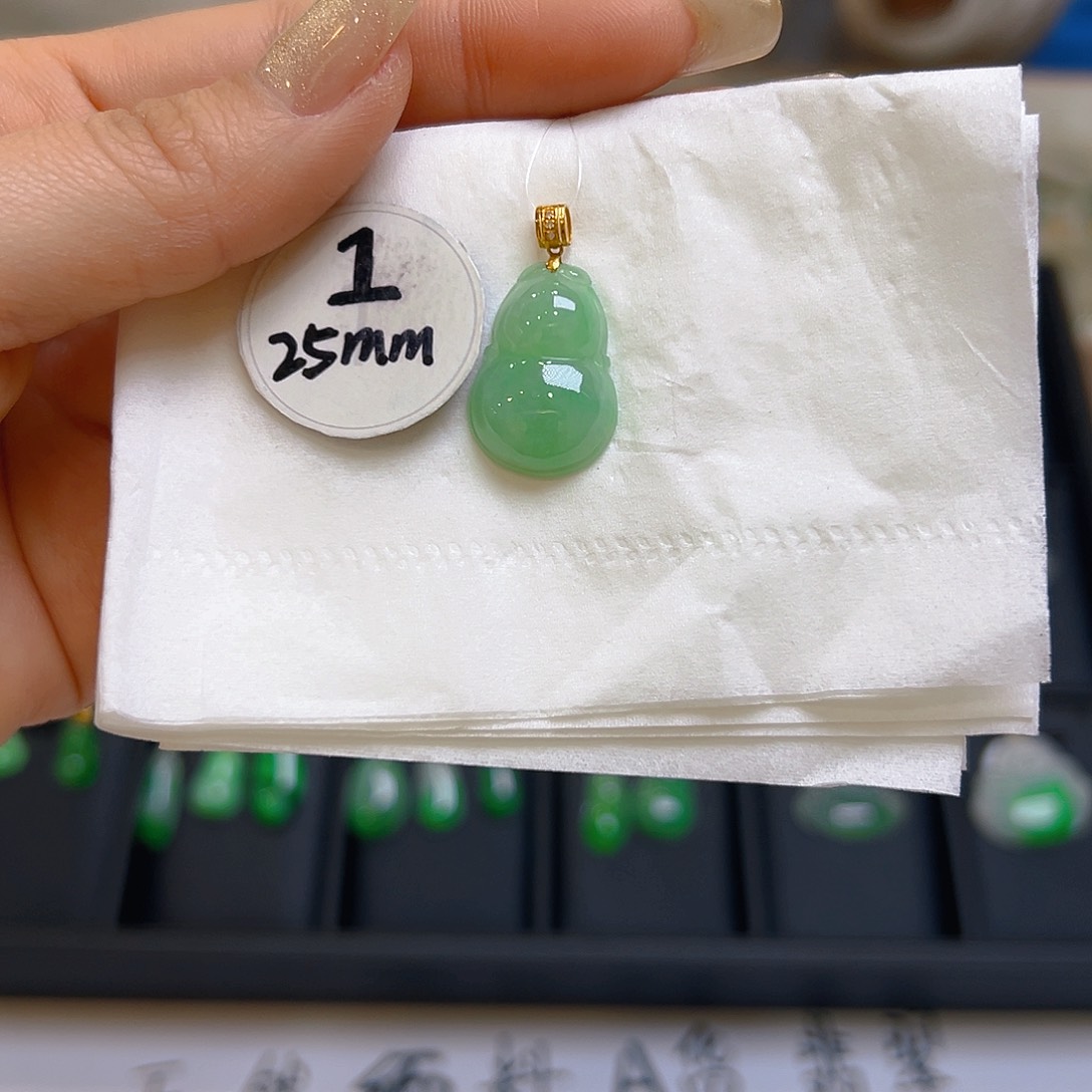 翡翠颈饰18K金镶嵌翡翠
