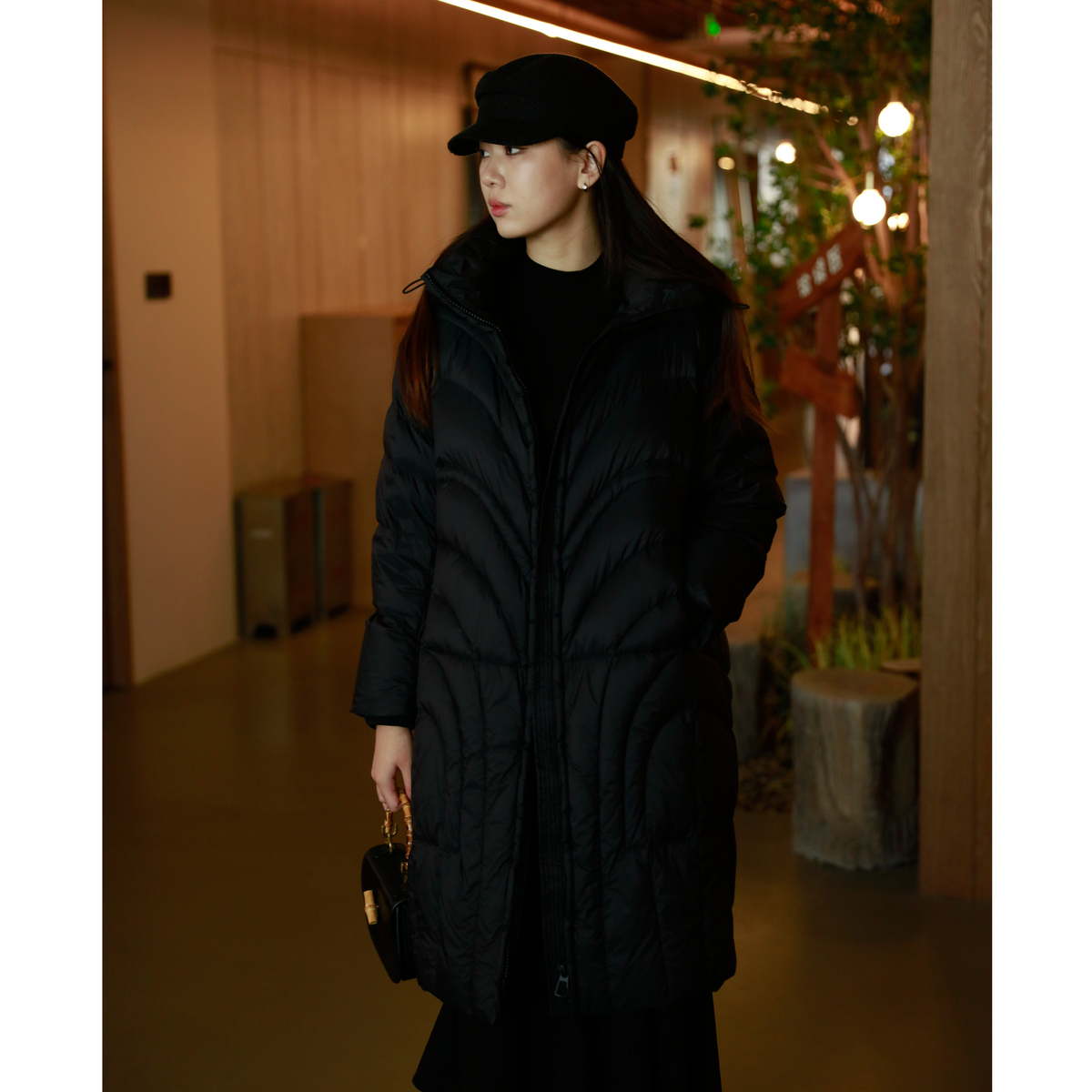 西町村屋羽绒服女冬季新款设计感90绒纯色休闲连帽长款HC8205002