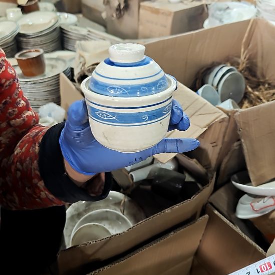 摆件盘子碗茶壶啥都有