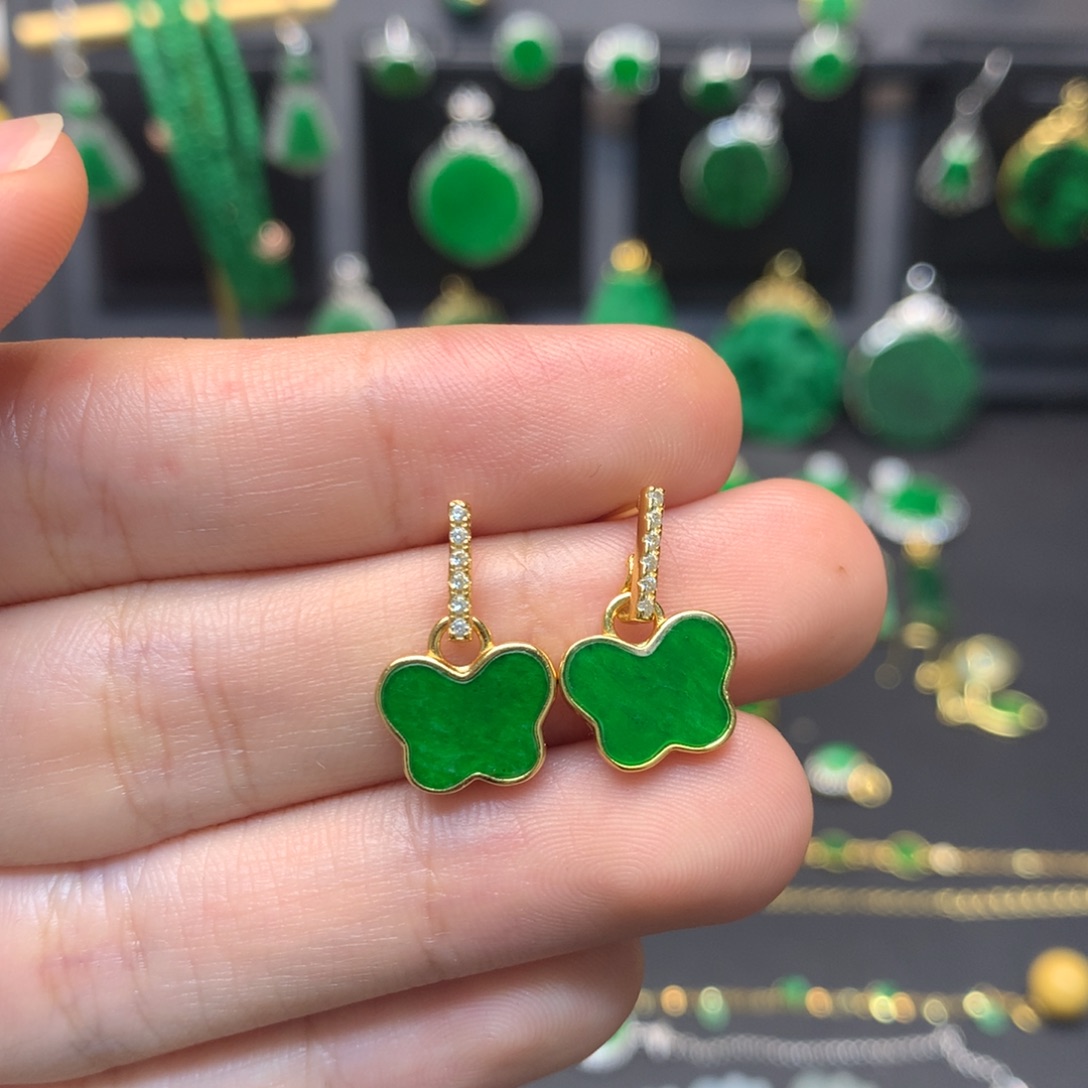 柒***。翡翠未镶嵌耳饰有纹