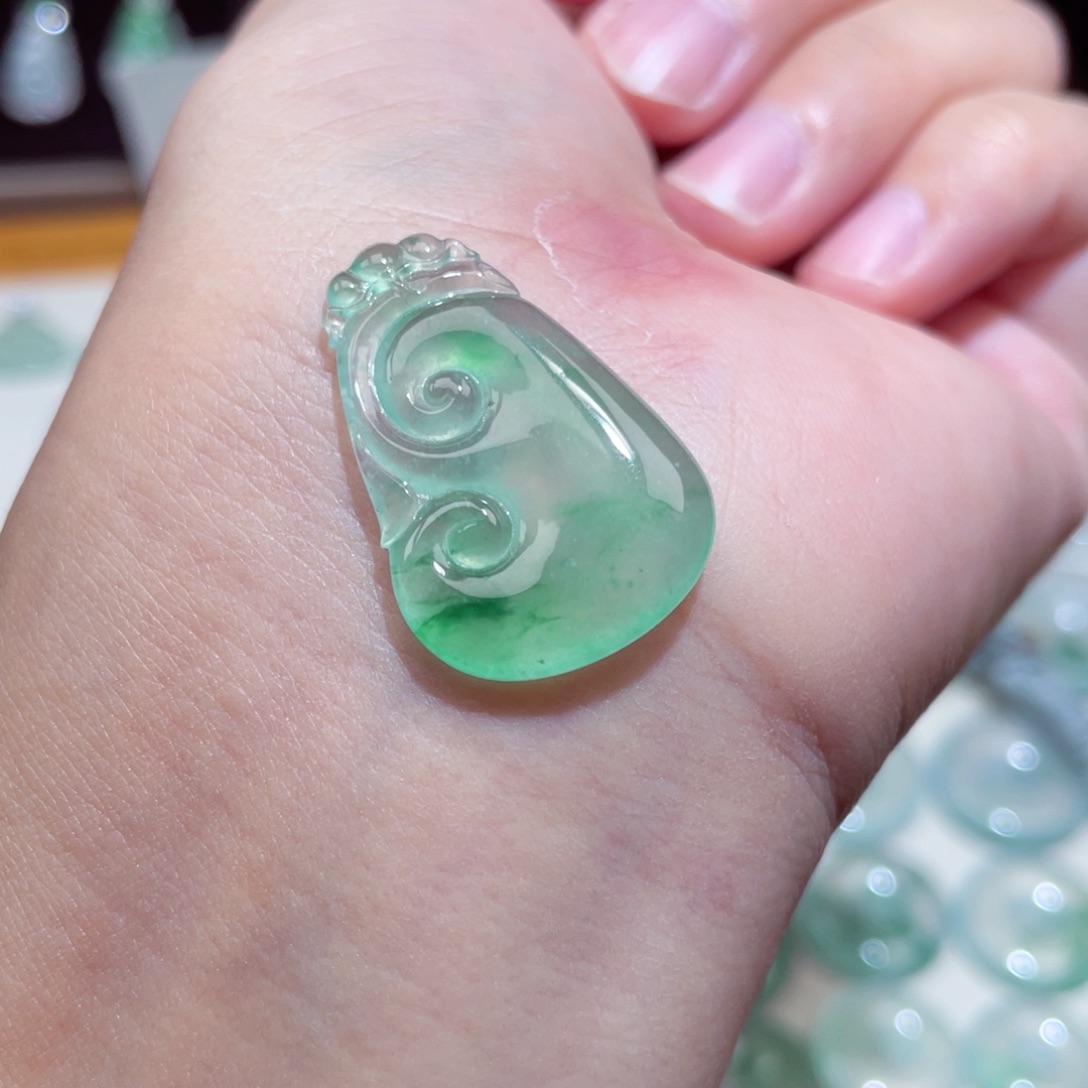 颈饰未镶嵌翡翠如意