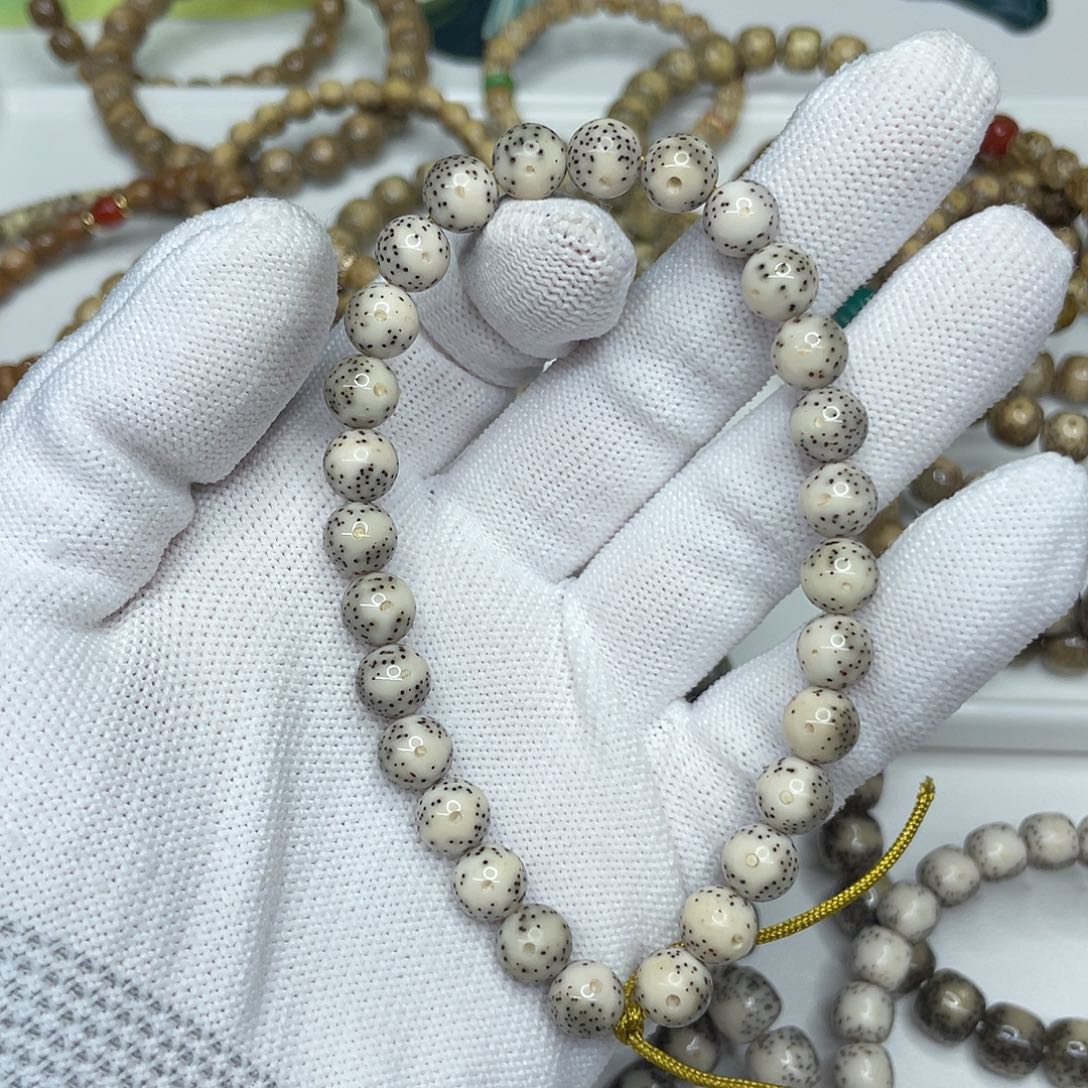 星月菩提手串37。卡8骨瓷白圆珠手持