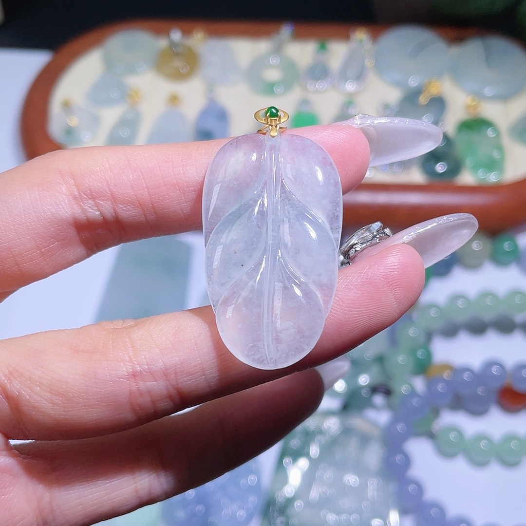 翡翠颈饰18K金镶嵌叶子