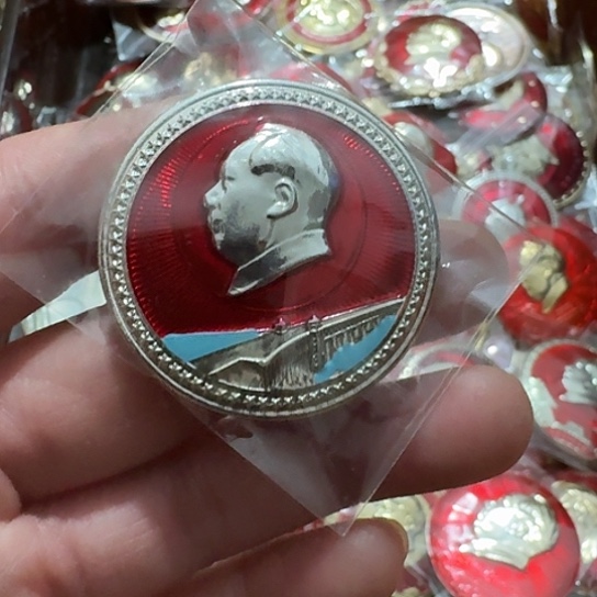 湖***人其他普通金属圆形红色人物像章