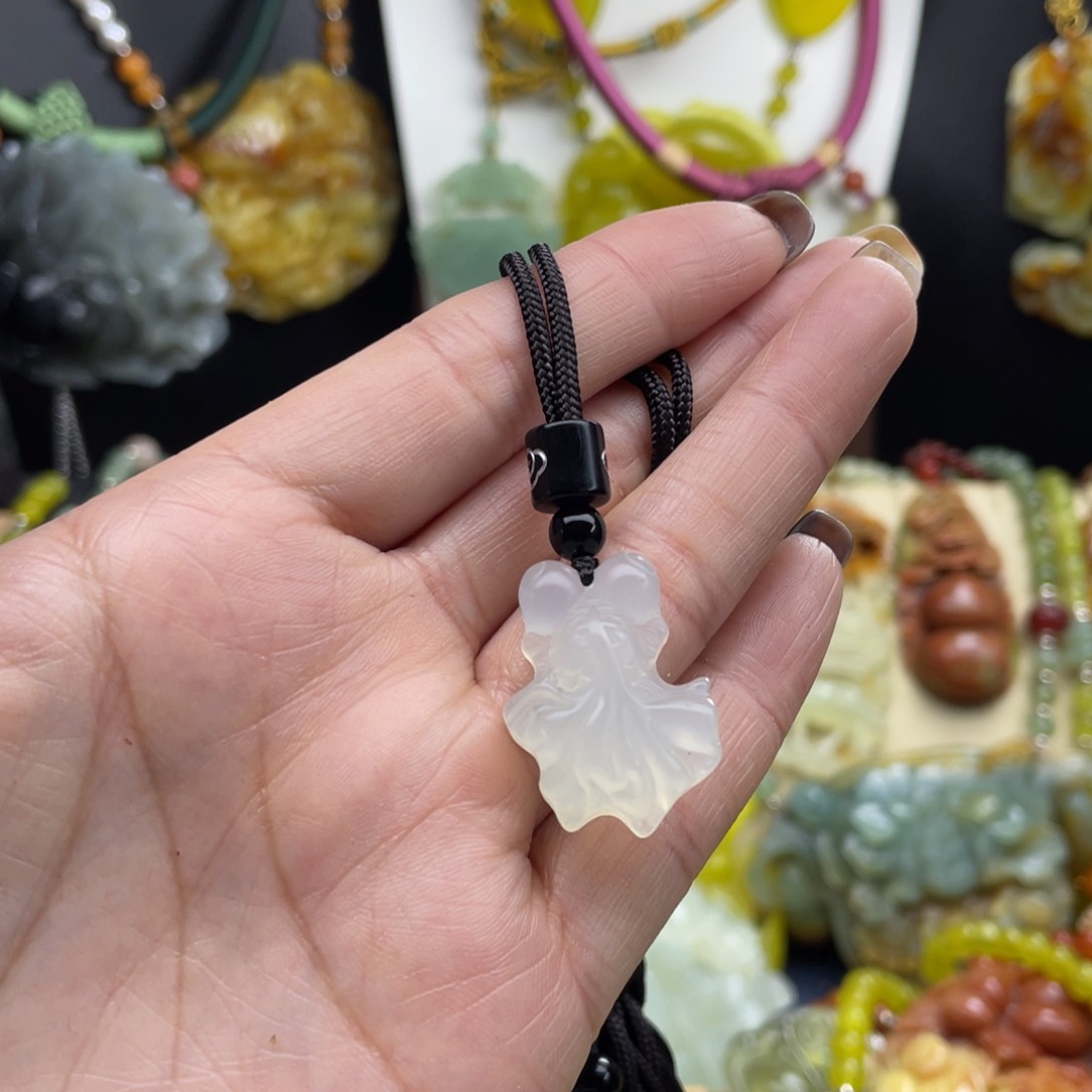 未镶嵌蛇纹石玉颈饰