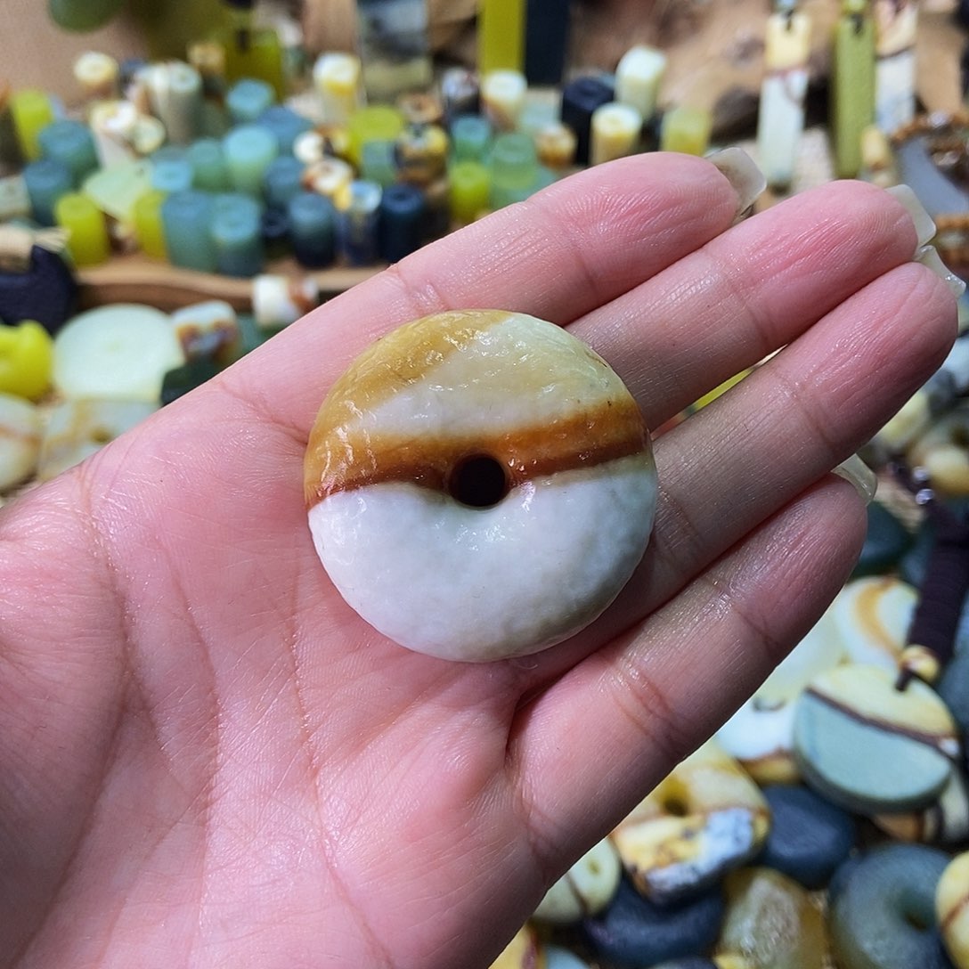 未镶嵌蛇纹石玉挂件