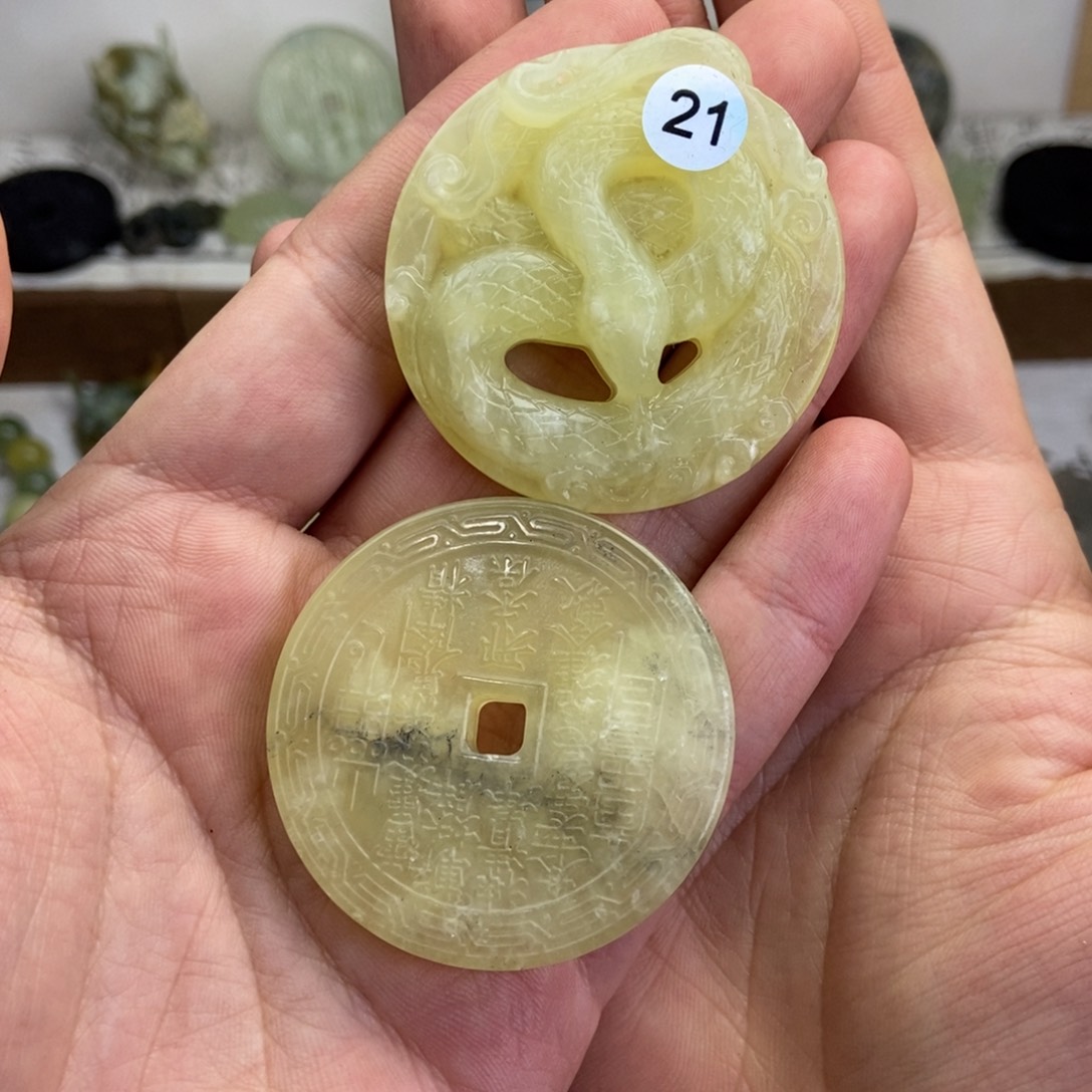 蛇纹石玉颈饰未镶嵌尘*心