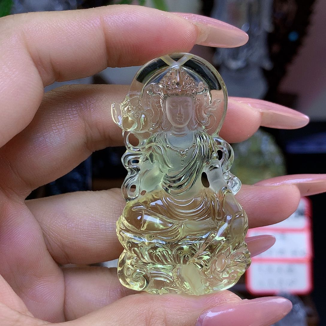 水晶颈饰未镶嵌那***凶，
