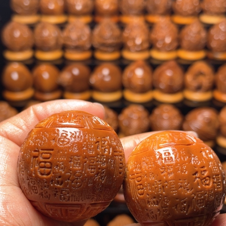 橄榄核把件近**甜橄榄雕刻