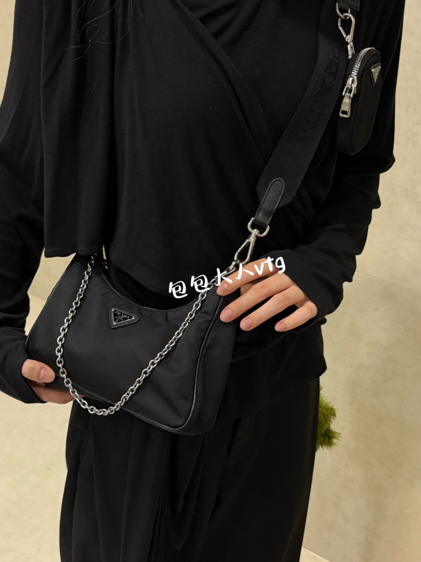 95新 Prada/普拉达 黑银降落伞三合一单肩包