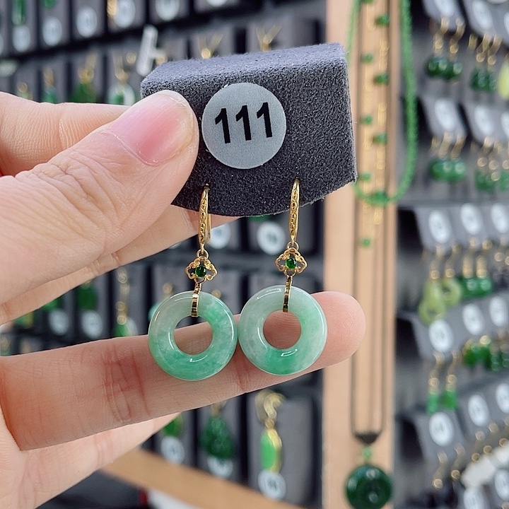 18K金镶嵌翡翠耳饰