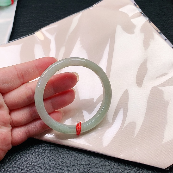 翡翠手镯未镶嵌翡翠095