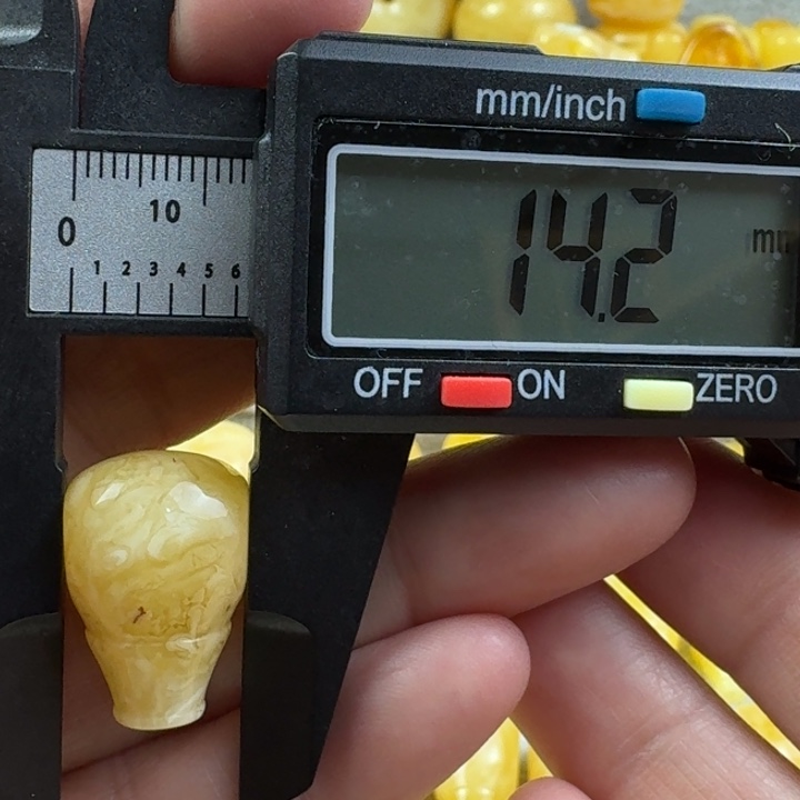 J***.蜜蜡未镶嵌裸石19杂