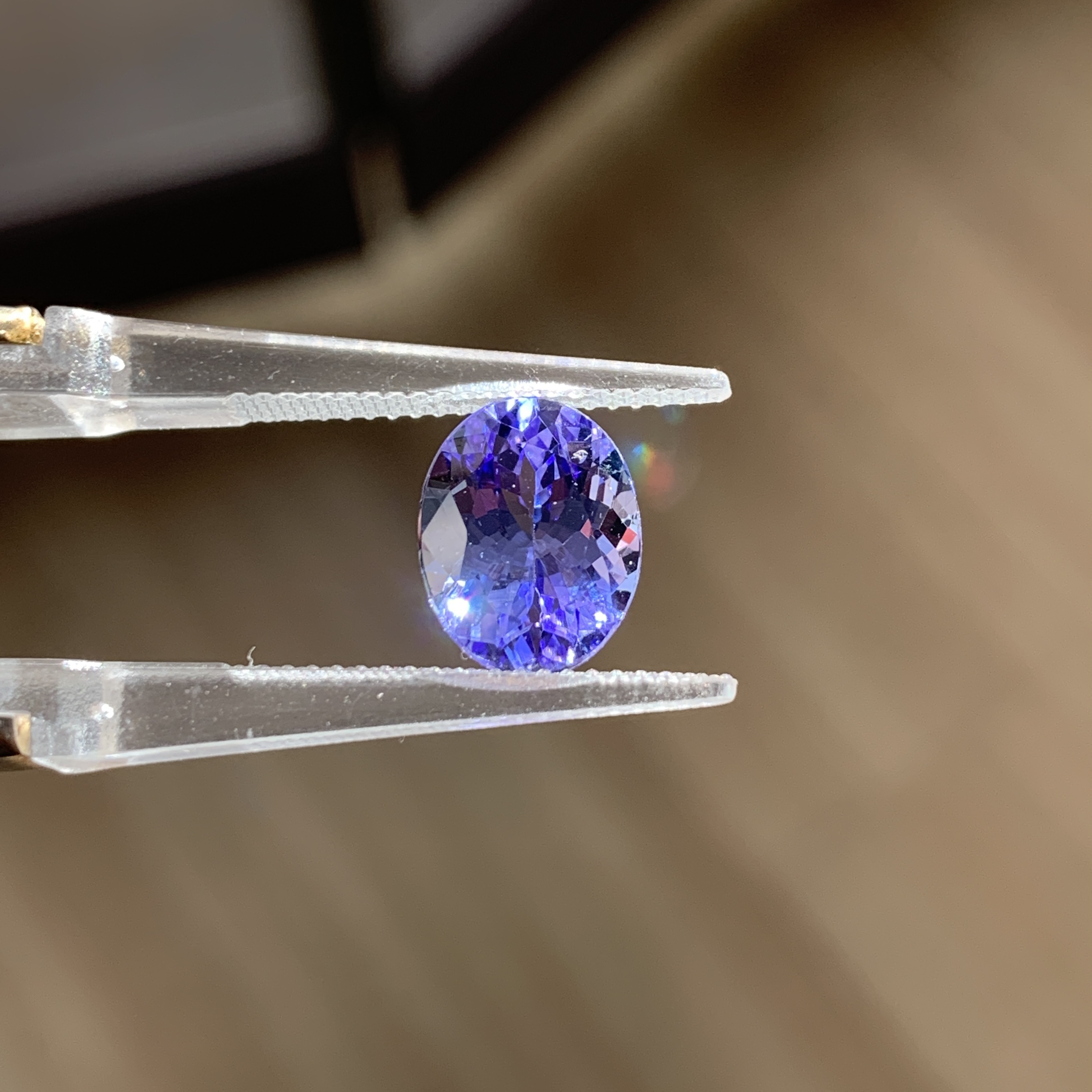 天然坦桑石裸石3.36克拉 椭圆形 干净玻璃体明亮火彩璀璨可做设计