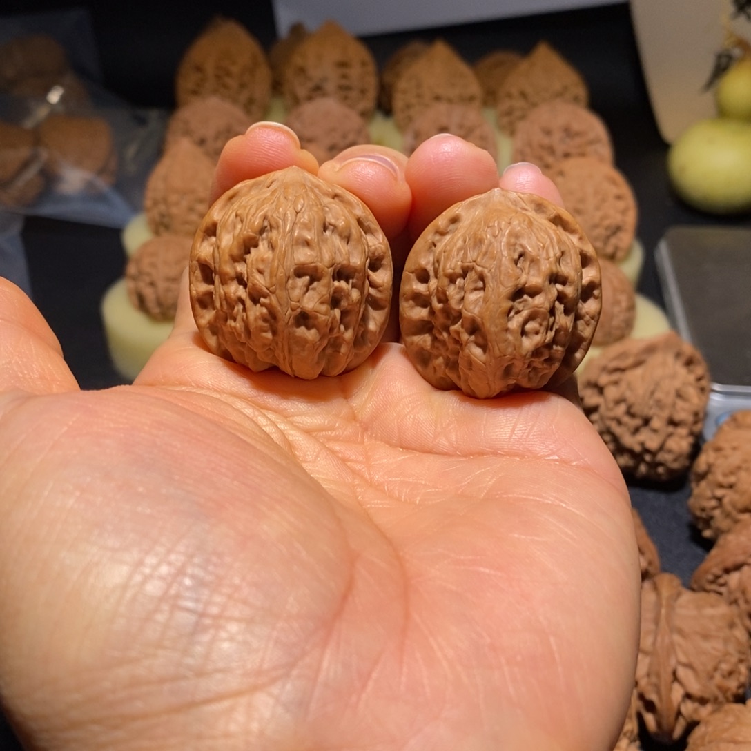 文玩核桃吊坠野狼32+